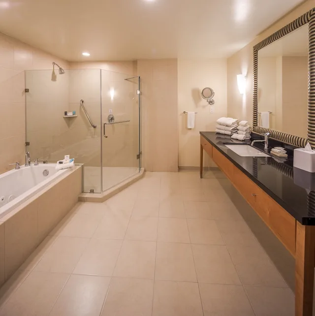 غرفة بريميوم بسرير مزدوج، CROWNE PLAZA MONTERREY AEROPUERTO 3/4