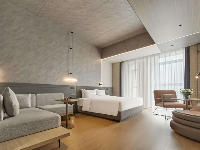 غرفة تنفيذية بسرير كينج مع أريكة، Novotel Yinchuan Lanxigu 3/7