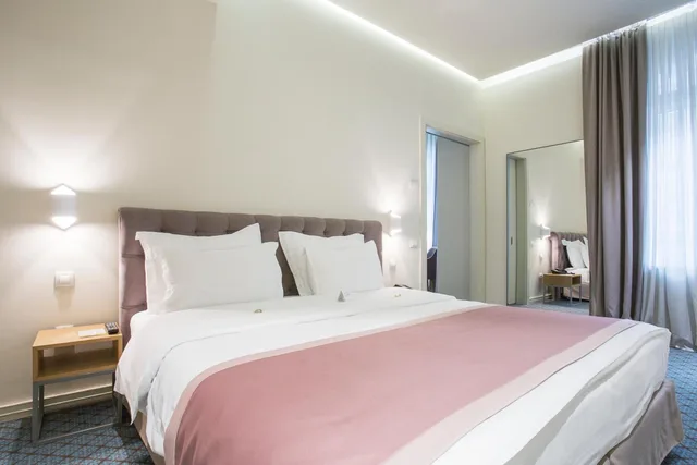 جناح فاخر، Jump INN Hotel 1/3