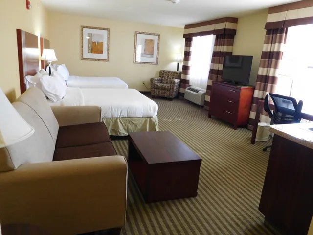 جناح بسرير كوين لذوي الإعاقة، Holiday Inn Express Hotel And Suites Ponca City 1/2