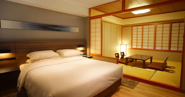 غرفة يابانية غربية بسرير مزدوج أو سريرين منفصلين بإطلالة على البحر، Nanki-Shirahama Marriott Hotel 1/5