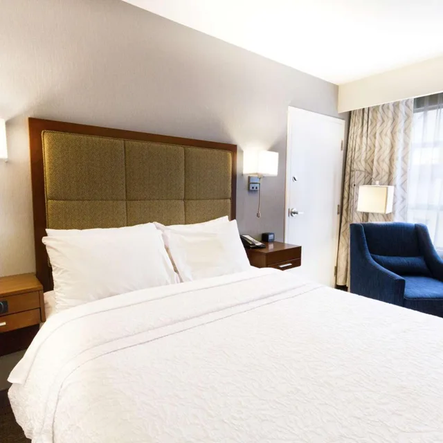 غرفة بسرير كينج وسرير كوين لذوي الإعاقة، Hampton Inn By Hilton Vancouver Airport/Richmond 1/3
