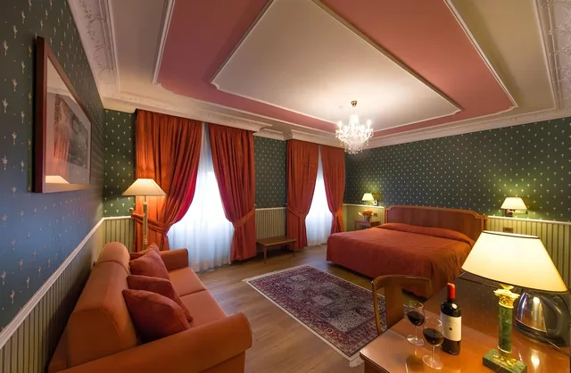 غرفة رباعية، Strozzi Palace Hotel 2/2