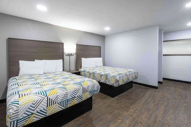 غرفة بسريرين كوين، Motel6 Hickory, NC 2/7
