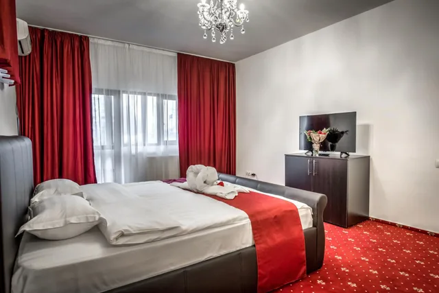 غرفة ثلاثية، Hotel Elisabeta 4/9