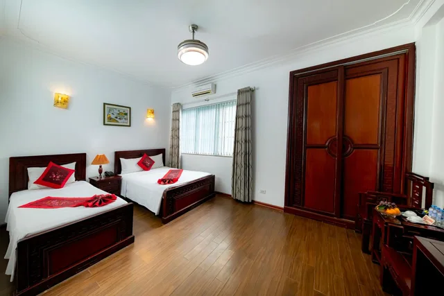 غرفة ثلاثية بسرير كينج وسرير فردي، Phoenix Legend Hotel 1/3