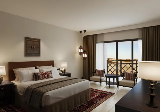 غرفة ديلوكس بسريرين منفصلين بإطلالة لذوي الإعاقة، Aldhafra Resort, Vignette Collection, an IHG Hotel 2/7