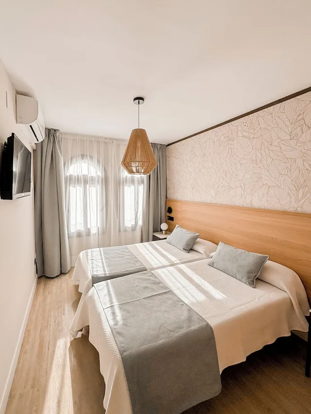 Junior Suite, Twin Beds, Murphy Bed, Sofa، Hotel Puente Real 3/8
