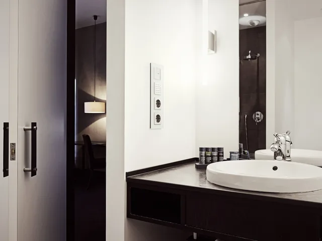 Atrium, S Loft, King Bed، Gastwerk Hotel Hamburg 4/8