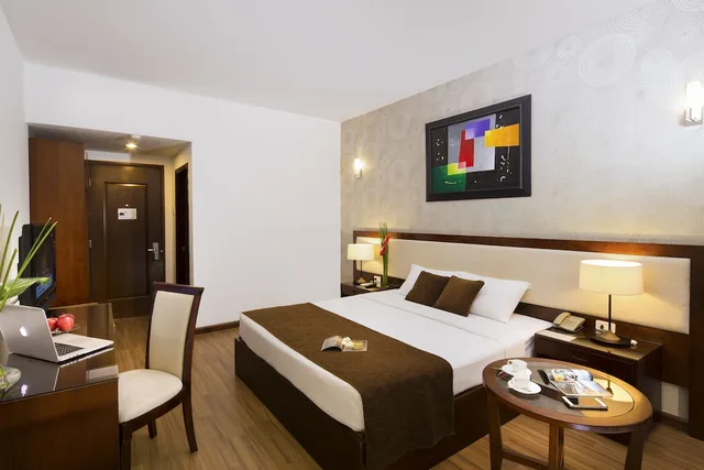 Senior, Twin Beds, City View, Balcony، Starlet Hotel 2/4