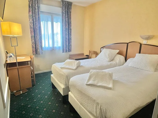 غرفة قياسية، Logis Hotel Sully Le Château 1/2