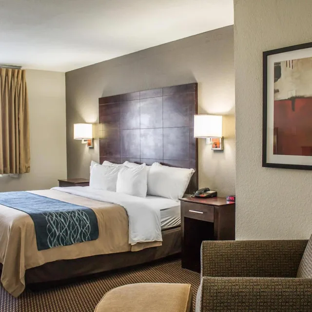 غرفة قياسية بسرير كينج، Comfort Inn Sandusky 4/6