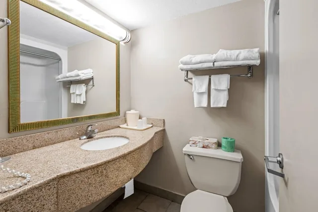 غرفة قياسية بسريرين كوين، Quality Inn Fort Mill near Carowinds Blvd. 8/9