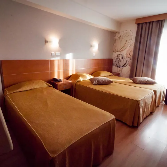 غرفة بسرير مزدوج مع سرير إضافي، Hotel 4 Estacoes 1/7