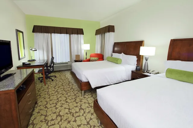 Evolution, 2 Queen Beds، Hilton Garden Inn Calabasas 2/3