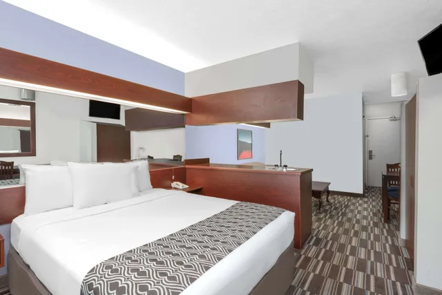 جناح استوديو بسرير كينج لذوي الإعاقة، Microtel Inn & Suites By Wyndham London 1/3