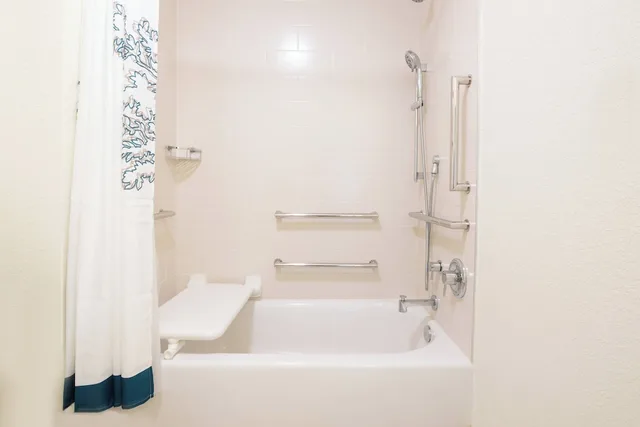 جناح بسرير كينج بغرفة نوم واحدة مع أريكة، Residence Inn Jacksonville Butler Boulevard 5/6