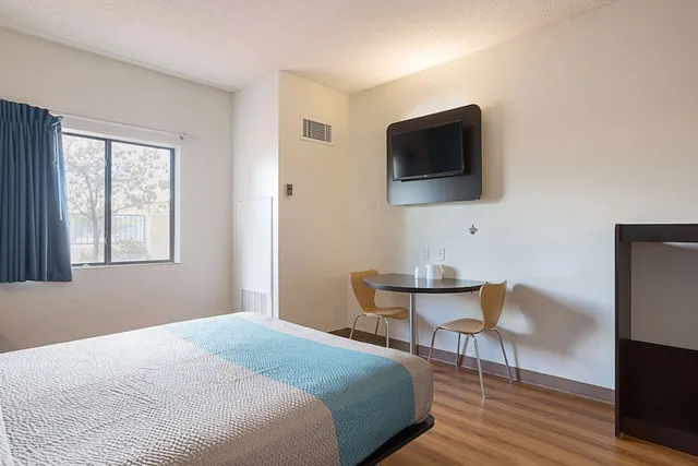 غرفة بسرير كوين، Motel6 Page, AZ 2/4