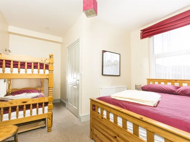 Private, Suite, Double and Bunk Bed، Llangollen Hostel 1/3