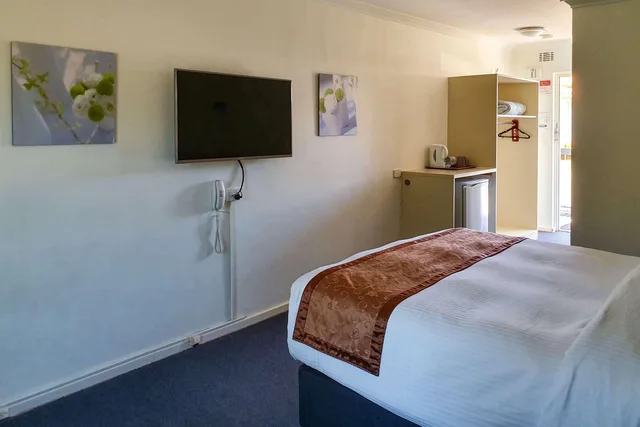 غرفة بسرير كوين، Econo Lodge Rivervale 2/2