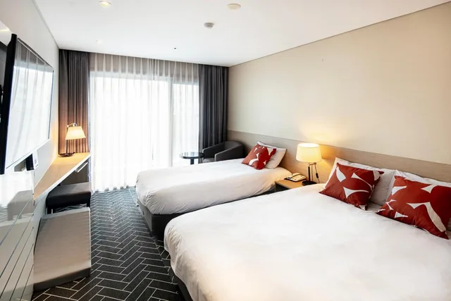 غرفة عائلية بسريرين منفصلين يُسمح فيها بالحيوانات الأليفة، The Best Jeju Seongsan Hotel 1/2