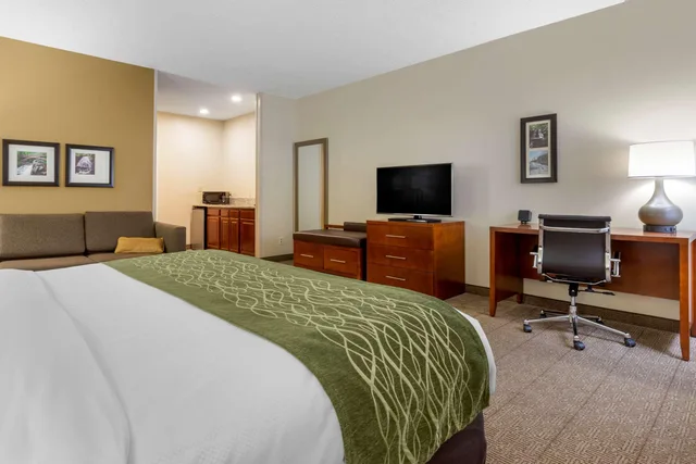 غرفة بسرير مزدوج، Comfort Inn & Suites Lenoir Hwy 321 Northern Foothills 1/8