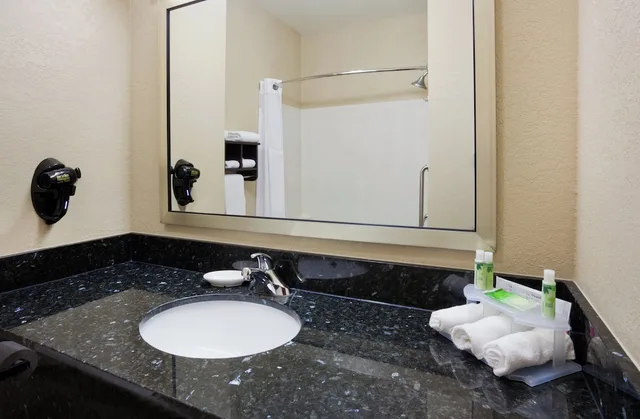 Suite, King Bed, Jetted Tub, Accessible, Holiday Inn Express Hotel Suites Aberdeen 3/3