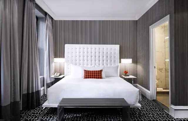 Studio, King Bed, Sofa, Moderne Hotel Nyc 2/5