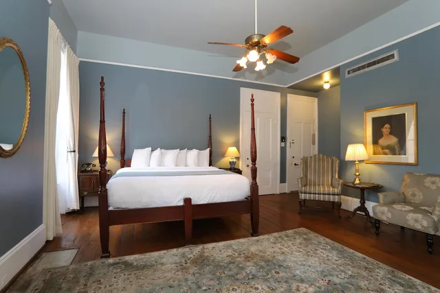 غرفة بسرير كينج بشرفة، Malaga Inn 2/3