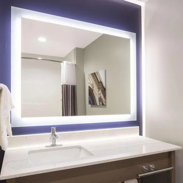 غرفة تنفيذية بسرير كينج مع أريكة، La Quinta Inn Suites By Wyndham Buffalo Amherst 7/8
