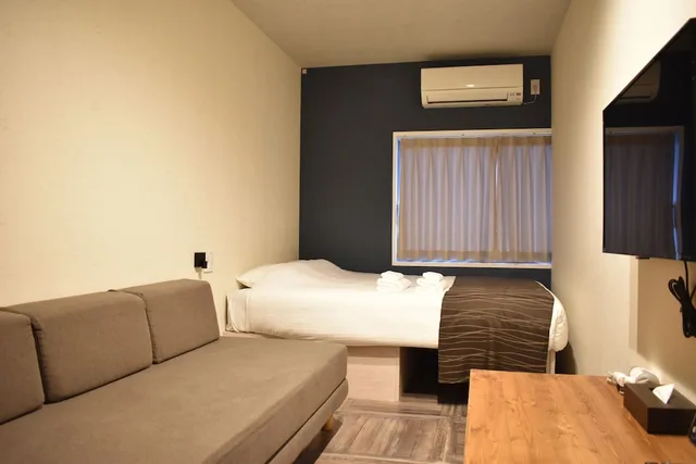 غرفة متصلة بسريرين مزدوجين مع أريكة، Shinsaibashi House 2/10