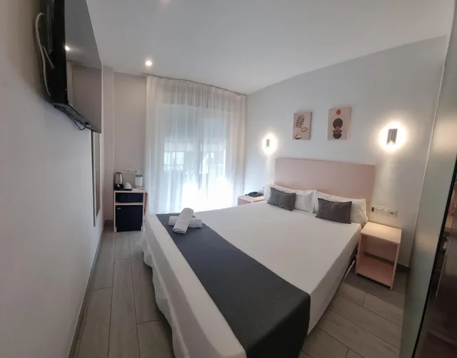 غرفة بسرير مزدوج بشرفة، Hotel Rocamar Benidorm 9/10