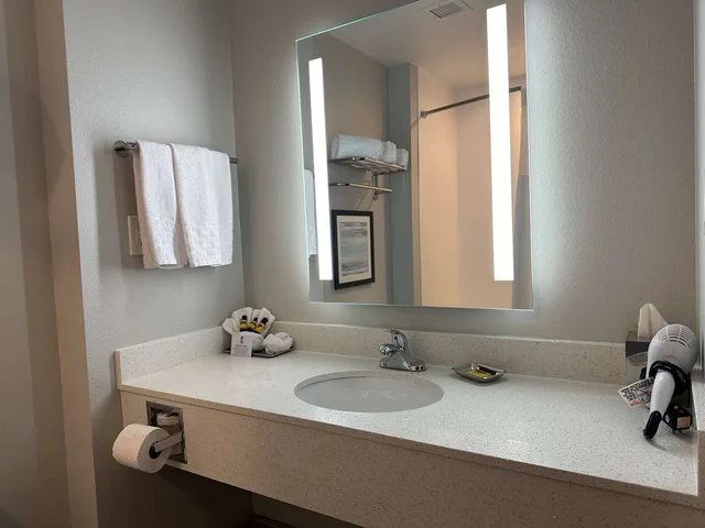 غرفة بسرير كينج، Best Western Plus Chandler 2/2