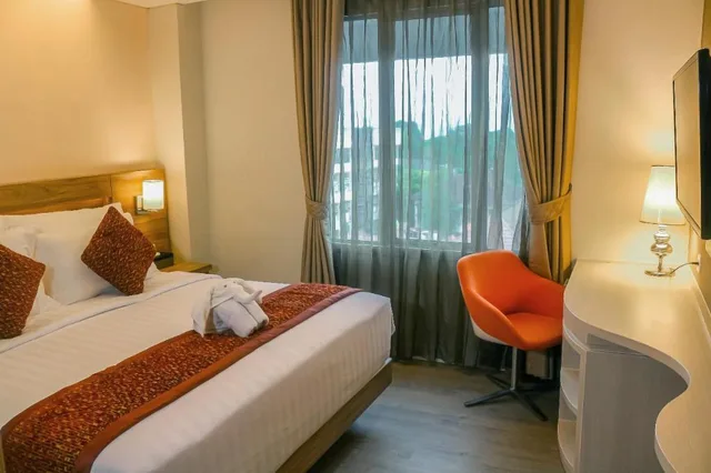 Junior Suite, King Bed, Patra Jasa Bandung 3/5