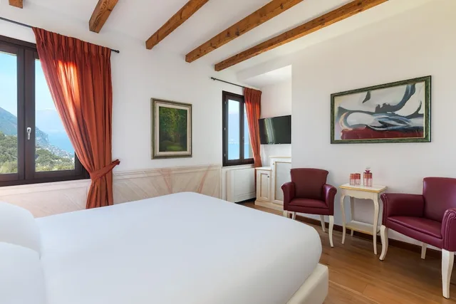 غرفة كلاسيكية بسرير كوين بإطلالة على البحيرة، Boutique Hotel Villa Sostaga 1/10