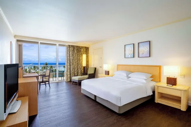Room, King Bed, Ocean Front, Hyatt Regency Guam 4/8