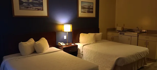 غرفة ديلوكس بسرير كينج بمطبخ صغير، Empire Inn & Suites 3/4