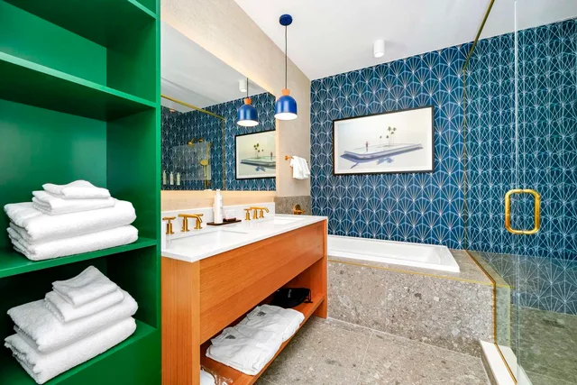 2 Bedrooms, Suite, 1 King and 2 Queen Beds, Embassy Suites By Hilton Orlando Sunset Walk 13/13