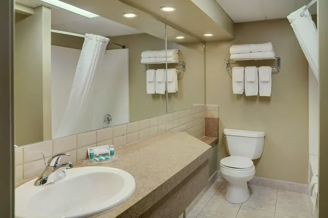 Premium, 2 Queen Beds, Kitchenette, Exterior Entrance، Radisson Hotel Fort St. John, BC 3/3
