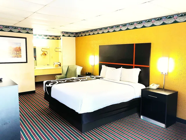 غرفة قياسية بسرير كينج، Rodeway Inn Gadsden - Attalla 1/2