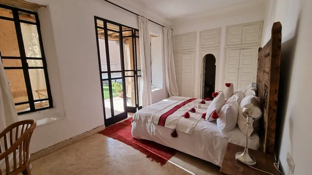 جناح رومانسي بسرير كوين، Tagadert Lodge 6/10