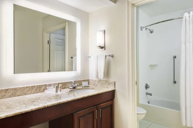 جناح بسريرين كوين بغرفة نوم واحدة مع أريكة، Homewood Suites By Hilton Baton Rouge 3/3