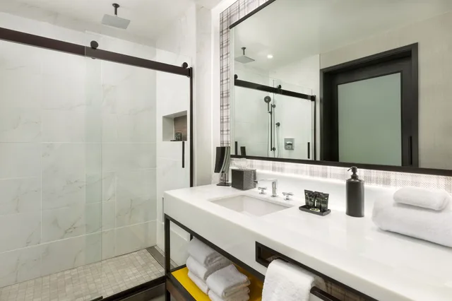 غرفة بسرير كينج مع أريكة، Hyatt Centric Mountain View 4/5