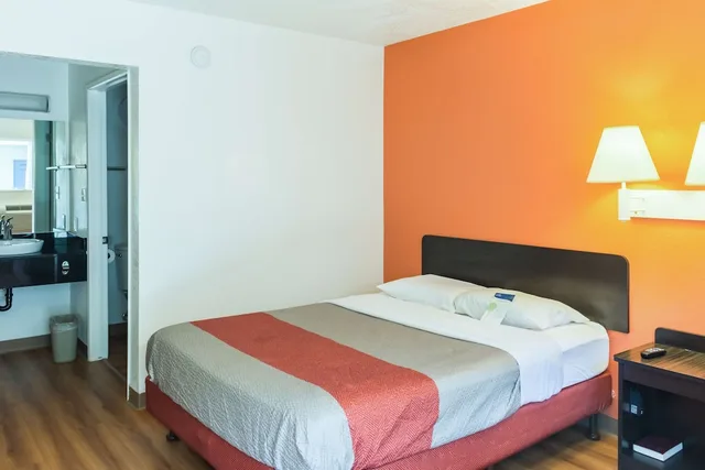 جناح بسرير كوين، Motel6 Bakersfield, CA - East 1/8
