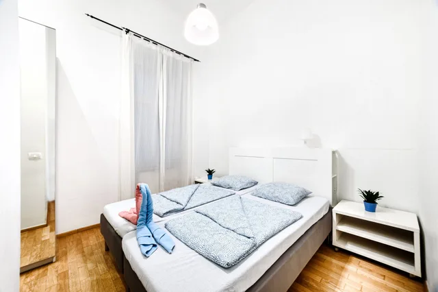 غرفة سوبيريور بسرير مزدوج، Avenue Hostel 1/2
