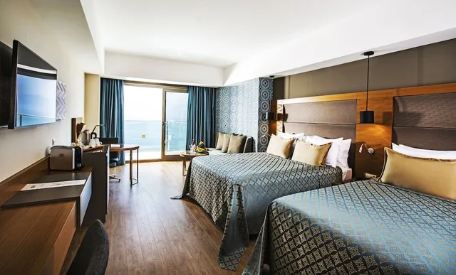 Deluxe, 1 Queen and 1 Single Bed, Lateral Side Sea View، Liberty Kusadasi 1/1