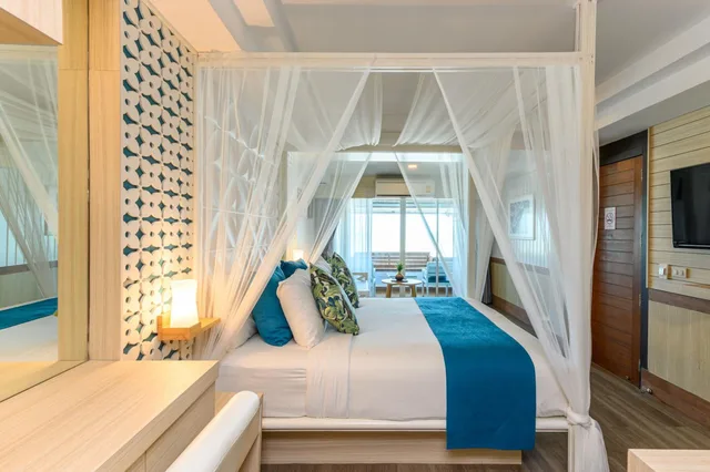 غرفة سوبيريور بإطلالة على البحر بشرفة، Maldives Beach Resort 2/3