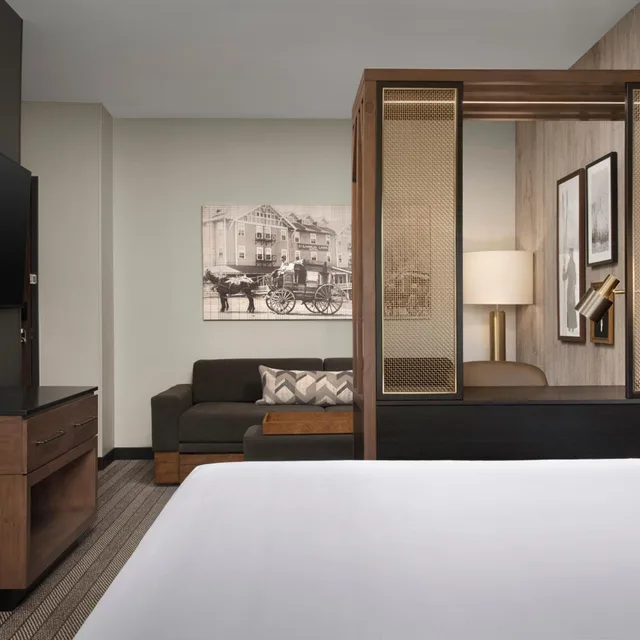 جناح بسرير كينج بإطلالة على الجبل في طابق مرتفع، Springhill Suites By Marriott Steamboat Springs 1/3