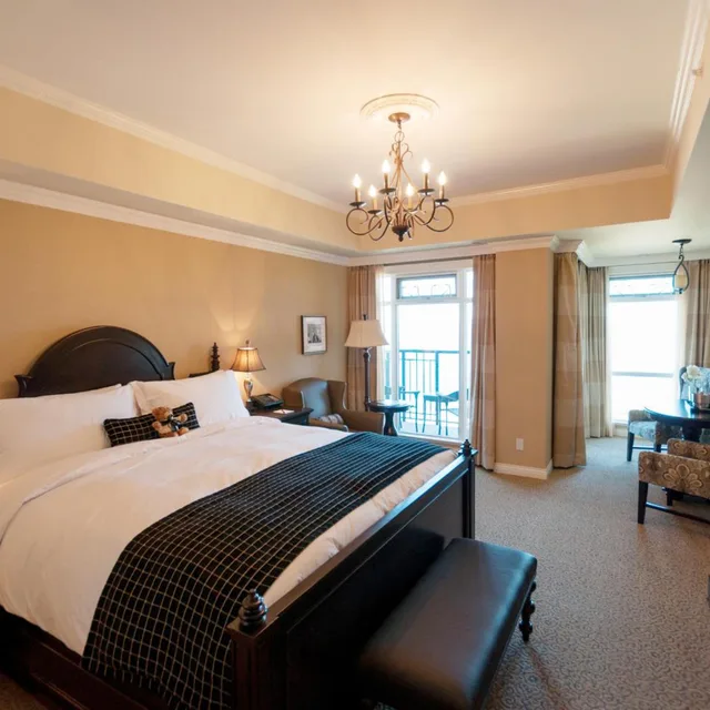 Guest Room, King Bed, Ocean View, Pool Access، Oak Bay Beach Hotel 4/6