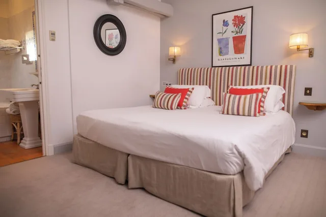 Pavilion, Queen Bed، Domaine de la Tortiniere 8/10